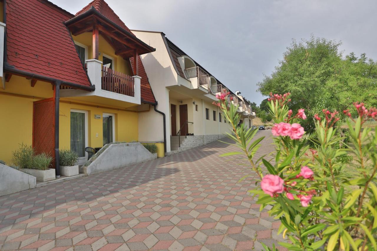 Bogács Margareta Apartman Es Ueduelohaz מראה חיצוני תמונה